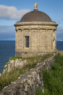 Mussenden Temple along the Atlantic coast near Castlerock, C... von Danita Delimont