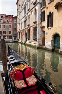 Small Side Canal Bridge Gondola Venice Italy von Danita Delimont