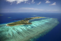 Mana Island and coral reef, Mamanuca Islands, Fiji, South Pa... von Danita Delimont