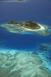 Matamanoa Island and coral reef, Mamanuca Islands, Fiji, Sou... von Danita Delimont