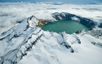 Crater Lake in Katmai National Park, Alaska. von Danita Delimont