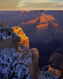 USA, Arizona, Grand Canyon National Park, Winter sunrise fro... von Danita Delimont
