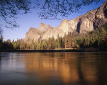 USA, California, Yosemite National Park, View of Bridalveil ... von Danita Delimont