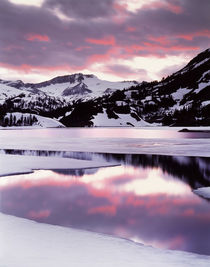 USA, California, Sierra Nevada Mountains, Sunset over mounta... von Danita Delimont