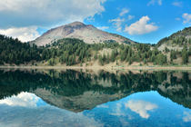 Reflections on Lake Helen, Lassen Volcanic National Park, Ca... von Danita Delimont