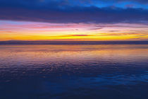 Low tide and sunset over Santa Cruz Island, Channel Islands ... von Danita Delimont