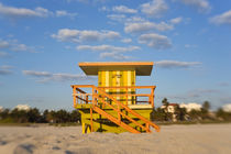 Lifeguard hut, South Beach, Miami, Florida, USA von Danita Delimont