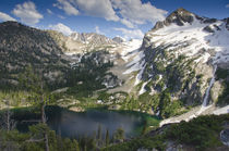 Alpine Lake and Alpine Peak, Sawtooth National Forest, wilde... by Danita Delimont