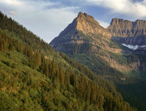 USA, Montana, Glacier National Park, Evening light on Mount ... von Danita Delimont