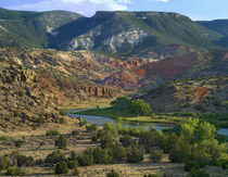 Mountainous landscape of Rio Chama near Abiquiu, New Mexico, USA von Danita Delimont