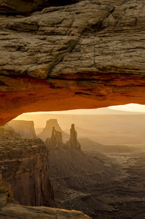 Mesa Arch, Canyonlands National Park, Utah, USA. von Danita Delimont