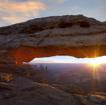 Sunrise at Mesa Arch, Canyonland National Park, Utah von Danita Delimont