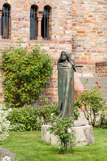 Statue der Hl. Hildegard 92 by Erhard Hess