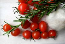 Tomaten, Rosmarin und Knoblauch by Renate Grobelny