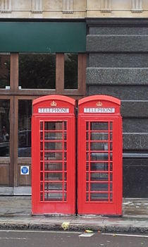 typical London telephone box von Iris Bernecker
