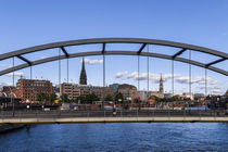 Brücke in Hamburg an der Elbe von fotolos