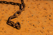 Rusty chain by Nadine Gutmann