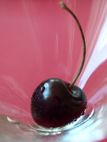 Frische Kirsche im Glas, Makrofotografie, cherry von Dagmar Laimgruber