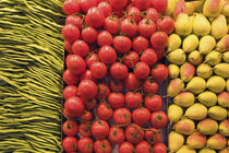 Barcelona Boqeria Markt Bohnen Tomaten und Birnen by travelstock44