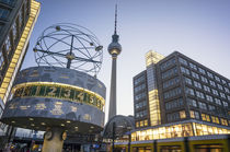 Alexanderplatz Weltzeituhr Fernsehturm Berlin  von travelstock44