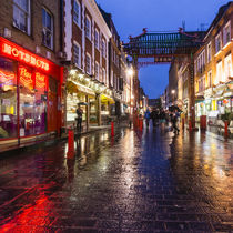 China Town , Gerrard Street at Rain, London, UK  von travelstock44