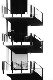 Balkone werfen Schatten  von Bastian  Kienitz