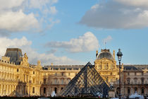 Paris, Louvre museum by Tania Lerro