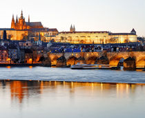 Charles Bridges in Prague, Czech Republic von Tania Lerro