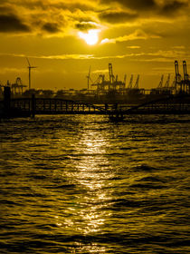 Abendsonne am Hafen by Leif Benjamin Gutmann
