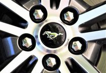 schöne, glänzende Ford Mustang Felge II by assy