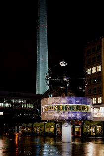 Berlin Alexanderplatz nachts von Bastian  Kienitz