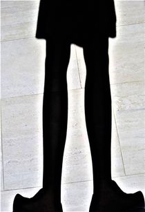 Schattenbild.. Beine und Holzschuhe by assy