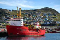 Fischerboot in Qaqortoq by Iris Heuer