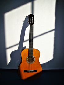 Gitarre mit Licht und Schatten von assy