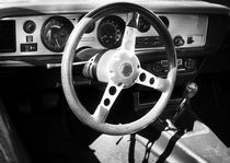 Lenkrad eines US-Autoklassikers der 1970er Jahre von Beate Gube