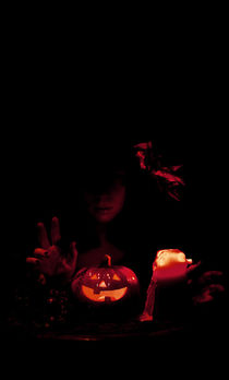 Autumn Witch - Halloween Night von Val Neumaier