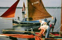 Furling the sails on Galway Bay Hooker, Ireland von David Lyons