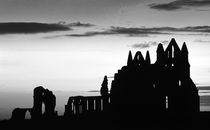 Gothic Ruins, Whitby. B&W von David Lyons