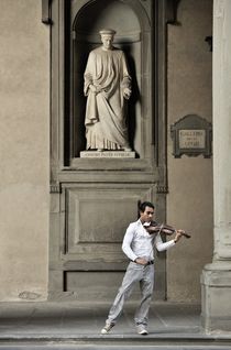Cosimo’s maestro outside the Uffizi von David Lyons