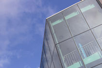 Gebäude mit Fensterfront  von Denis Sandmann