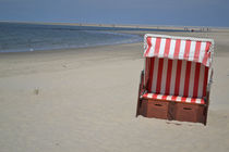Strandkorb am Strand by Denis Sandmann