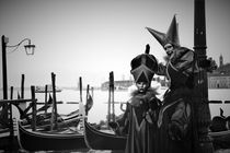 Karneval in Venedig 2018 - black and white von wandernd-photography