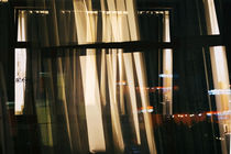 Am Zimmerfenster nachts  by Bastian  Kienitz