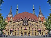 Ulmer Rathaus im Spiegelbild by kattobello