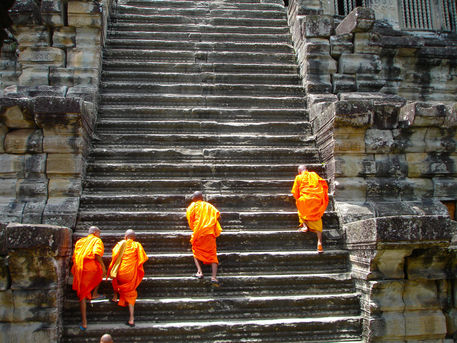 007-buddhist-monks