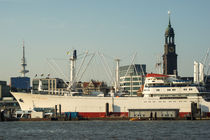 Hamburg Landungsbrücken - mit Caps San Diego, Michel & Fernseh-Turm von gini-art