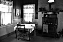 historische Wohnstube im Tybee Island Leuchtturm-Häuschen in schwarz-weiß