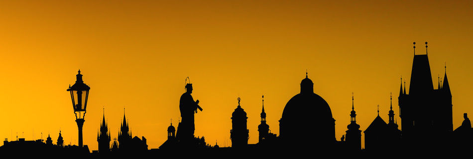 Prague-silhouettes-from-charles-bridge