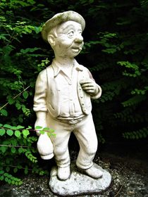 Figur in einem Garten, Gartenfigur von assy