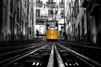 The tram by Jorge Maia